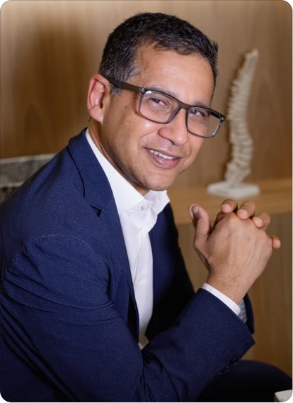 Retrato do Dr. Leandro Barbosa, neurocirurgião em Vitória - ES